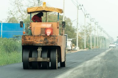 Yol silindiri bir yol çalışması, yol silindiri yapıyor.