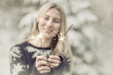 maytap kış adlı kadınla