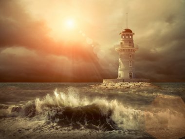 Deniz gökyüzü altında deniz feneri
