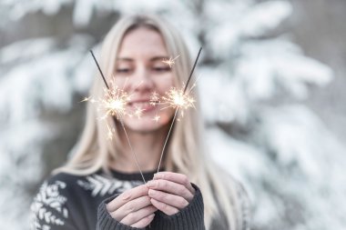maytap kış adlı kadınla