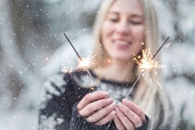 maytap kış adlı kadınla