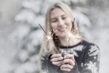 maytap kış adlı kadınla