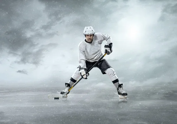 Παίκτης χόκεϊ επί πάγου σε δράση — Φωτογραφία Αρχείου