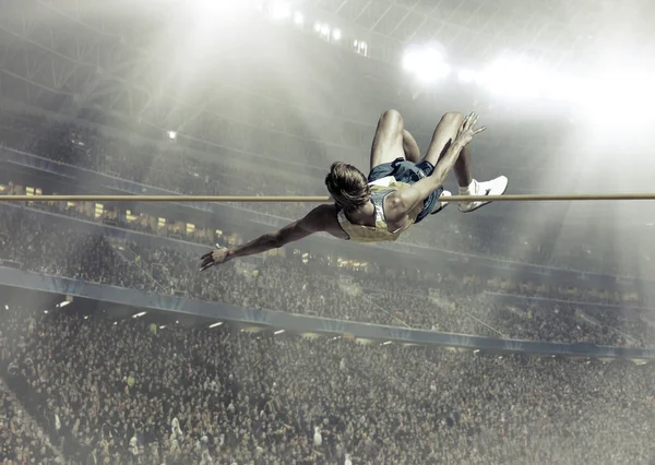 Atleta em ação de salto em altura — Fotografia de Stock