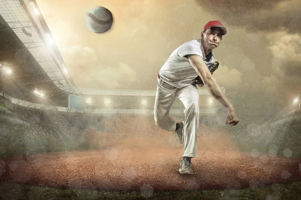 Baseballspelare i aktion — Stockfoto