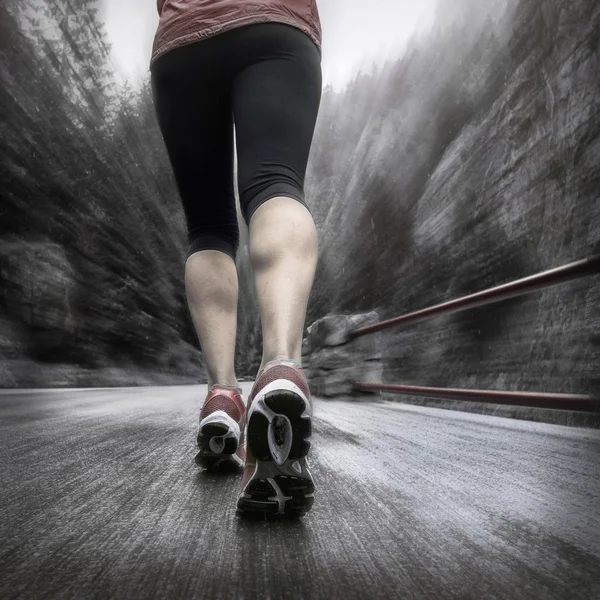 女子赛跑运动员腿 — 图库照片