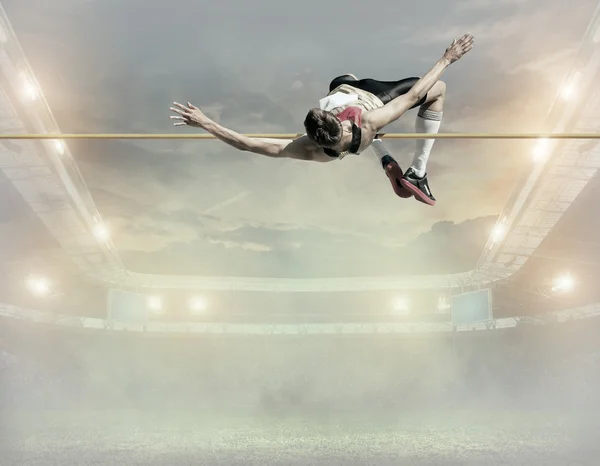 Atleta em ação de salto em altura — Fotografia de Stock