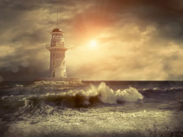 Faro en el mar bajo el cielo —  Fotos de Stock