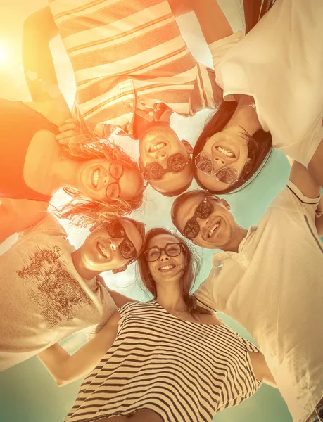 Vänner Stranden Solljus — Stockfoto