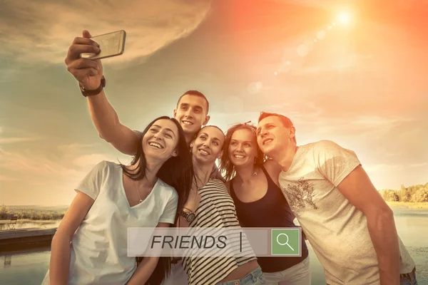 Selfie Grop Amici Felicità Sotto Luce Del Sole — Foto Stock