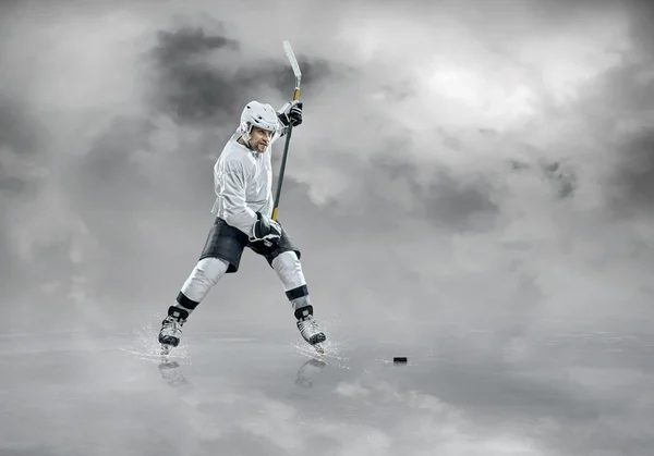 Хокеїст в дії — стокове фото
