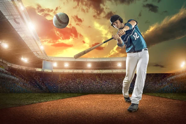 Gracza baseballu w akcji — Zdjęcie stockowe