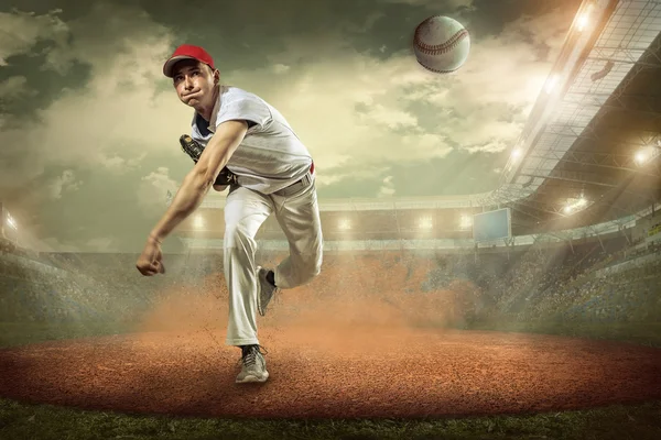 Jugador de béisbol en acción —  Fotos de Stock