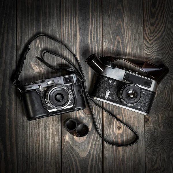 Two retro film photo cameras — Stock Photo, Image