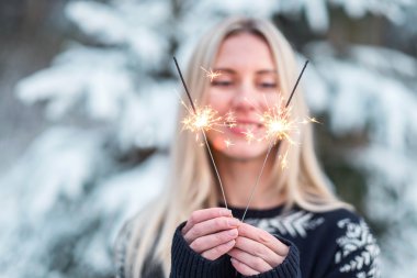 maytap kış adlı kadınla