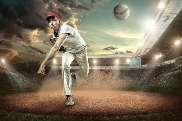 Baseballspieler in Aktion — Stockfoto