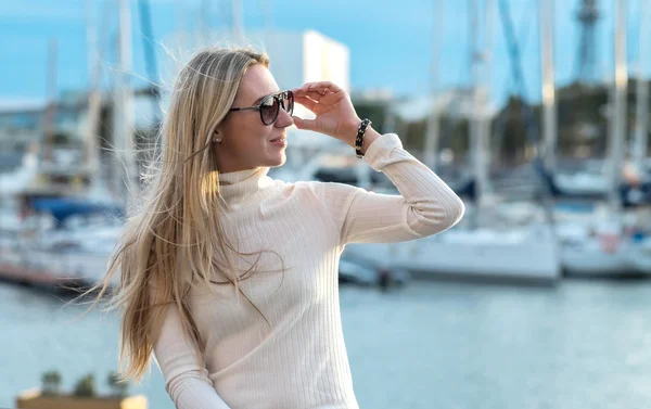 Woman portrait on the yachts background — Stock Photo, Image