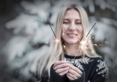 maytap kış adlı kadınla