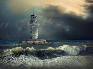 Deniz gökyüzü altında deniz feneri