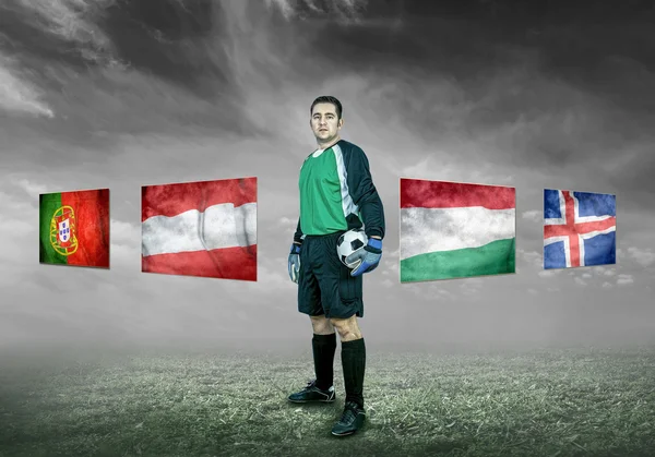 Jogador de futebol em campo — Fotografia de Stock