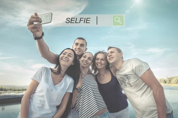 Selfie Amigos Felicidade Grop Sob Luz Solar — Fotografia de Stock