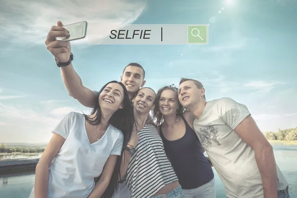 Selfie Grop Amici Felicità Sotto Luce Del Sole — Foto Stock