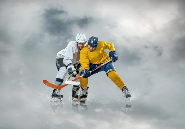 冰上曲棍球球员在行动 — 图库照片