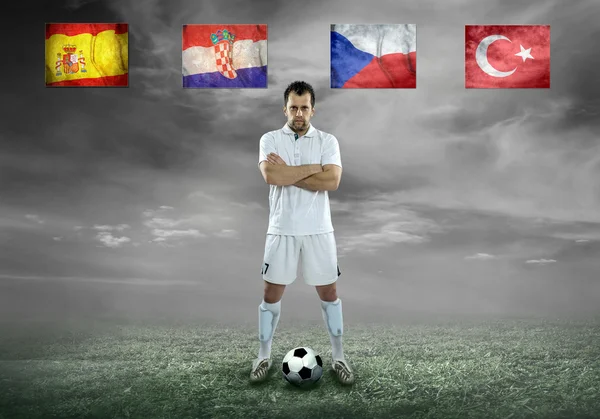 Jogador de futebol em campo — Fotografia de Stock