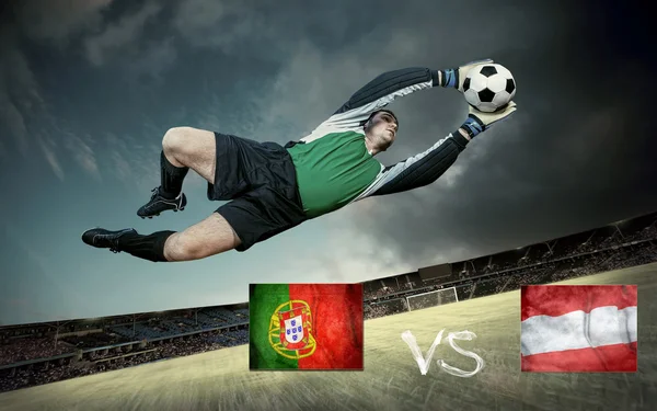 Jugador de fútbol en el campo de fútbol del estadio — Foto de Stock