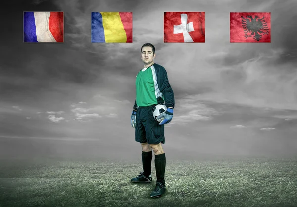 Jogador de futebol em campo — Fotografia de Stock