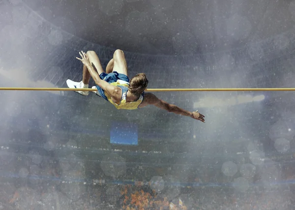 高いジャンプのアクションで選手 — ストック写真