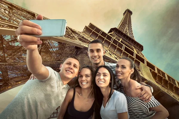 Self Group Přátelé Jednom Nejpopulárnějších Míst Světě Eiffelova Věž Royalty Free Stock Obrázky