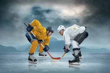 on Ice buz hokeyi oyuncuları