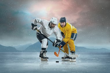 on Ice buz hokeyi oyuncuları