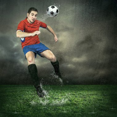 Futbol oyuncu topu ile