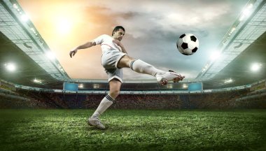Futbol oyuncu topu ile