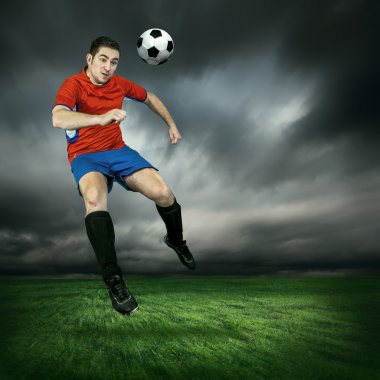 Futbol oyuncu topu ile