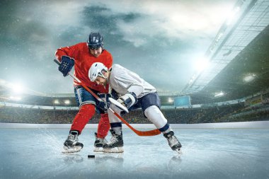 on Ice buz hokeyi oyuncuları.