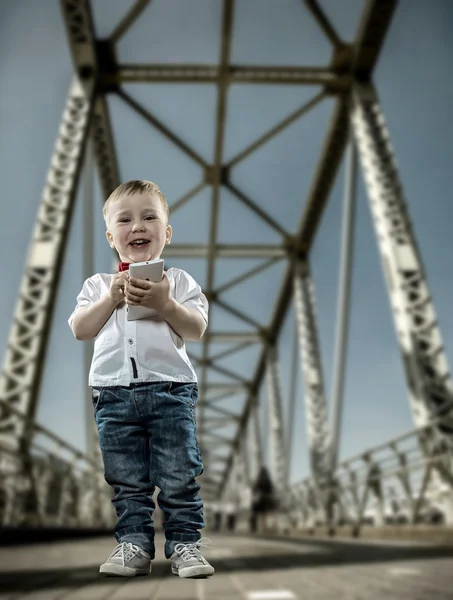 Garçon avec téléphone — Photo