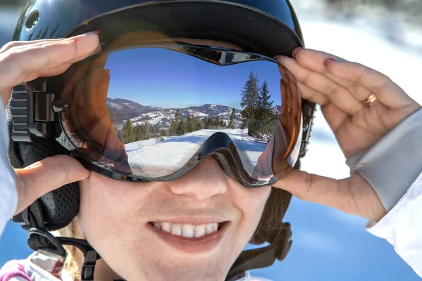 Woman in goggles and helmet — Stock Photo, Image