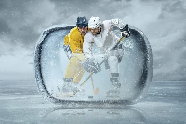 Ice hockeyspelers op ijs — Stockfoto