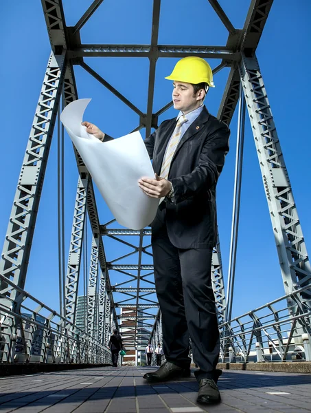 Arquiteto em capacete de proteção — Fotografia de Stock