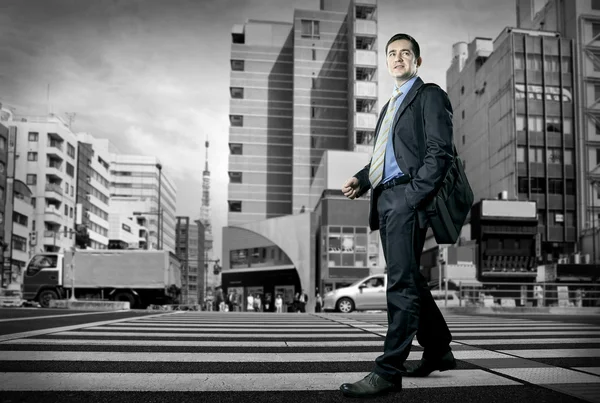 Businessman speaking on phone — Stock Photo, Image