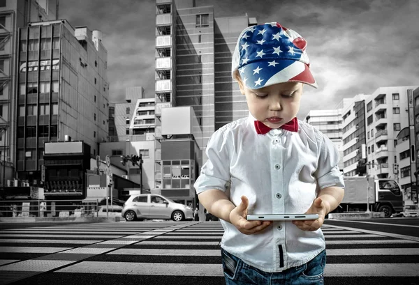 Child with phone — Stock Photo, Image