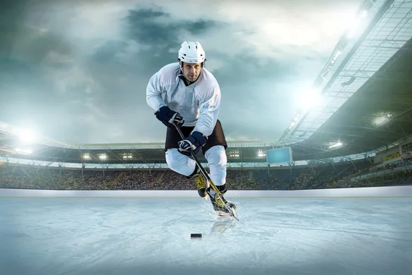 Ice hockey player — Stock Photo, Image