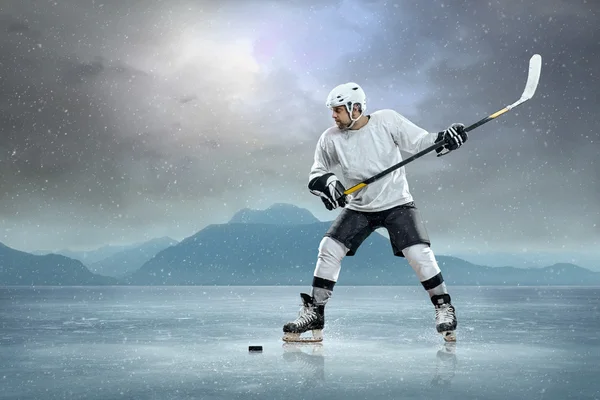 Jugador de hockey sobre hielo — Foto de Stock