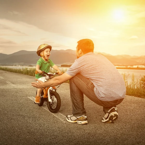 Father and son on bicycle — Stock Photo, Image