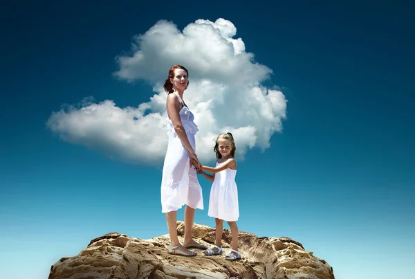 Mother and daughter on mountain — Stock Photo, Image