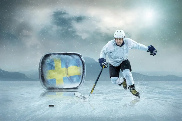 Ice hockey player on ice — Stock Photo, Image