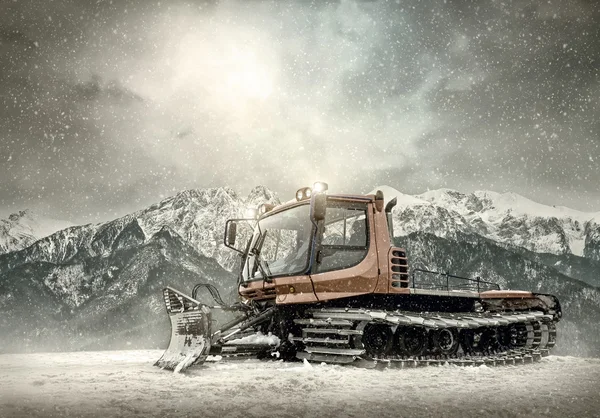 Tractor de limpieza de nieve al aire libre — Foto de Stock